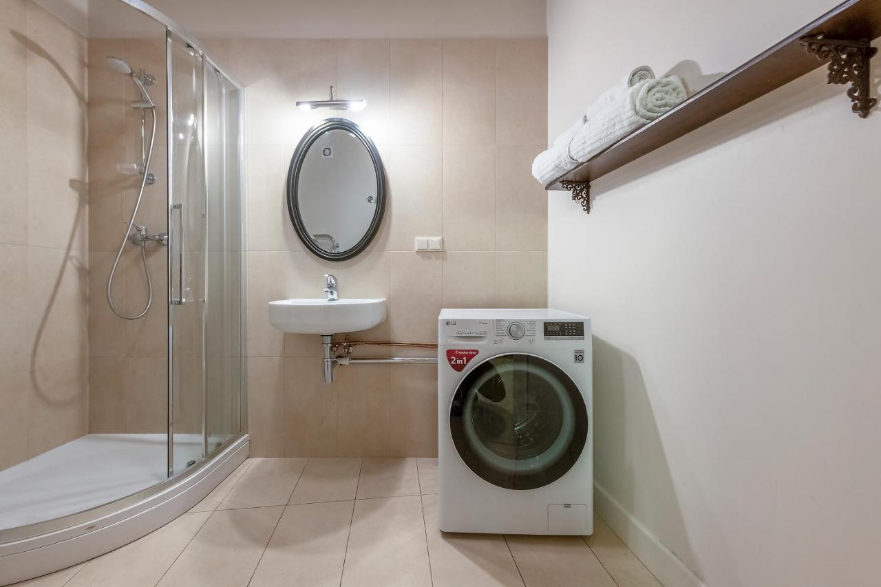 Luxury Gaono Apartments Vilnius Old Town I Self Check In I Free Private Parking Exterior photo